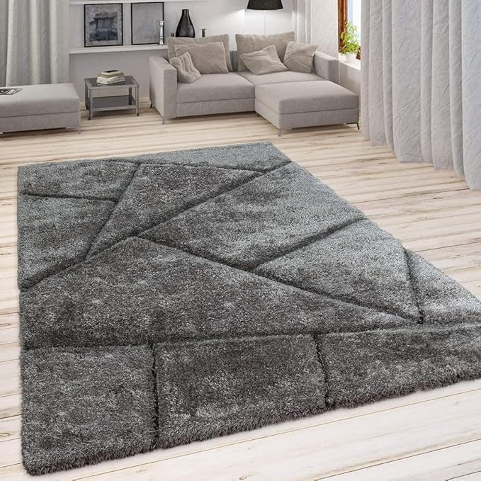Handcrafted Grey Diamond Shaggy Carpet