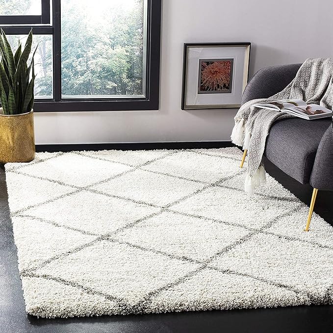 Handcrafted Ivory & Grey Trellis Shaggy Carpet