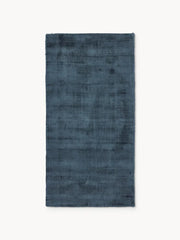 Dark Blue

 Luxury Viscose Silk Hand Tufted Rug