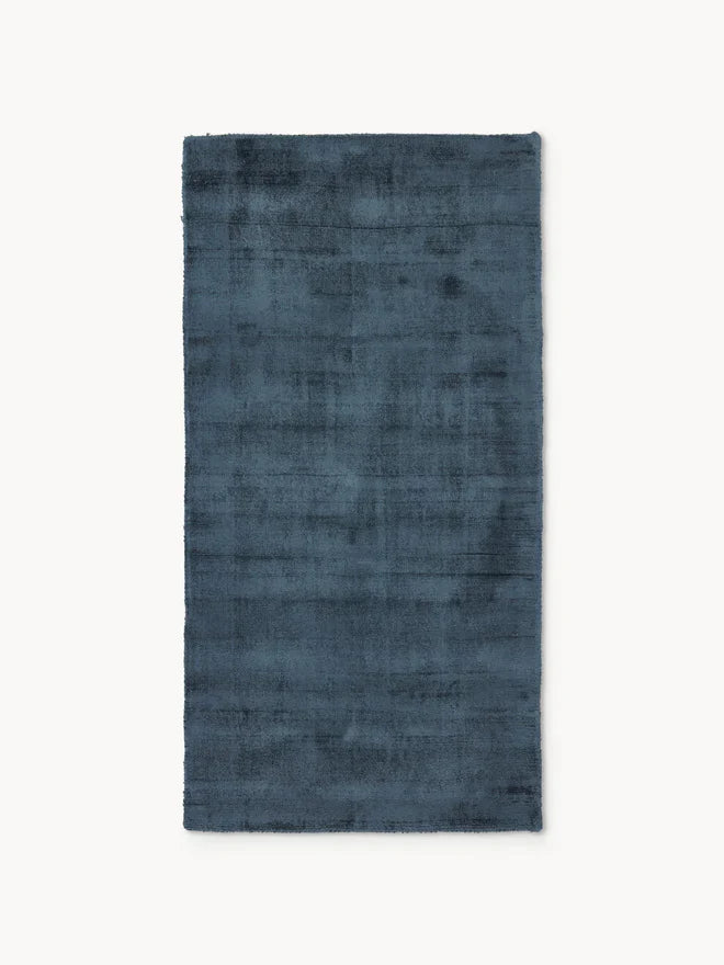 Dark Blue

 Luxury Viscose Silk Hand Tufted Rug