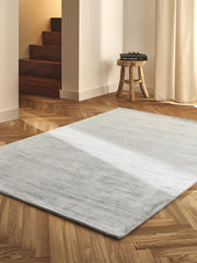Light Grey





 Luxury Viscose Silk Hand Tufted Rug