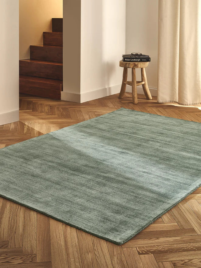 Dark Green







 Luxury Viscose Silk Hand Tufted Rug